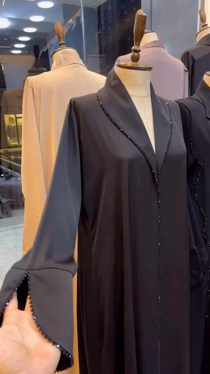 عباية كلاسيك سوداء